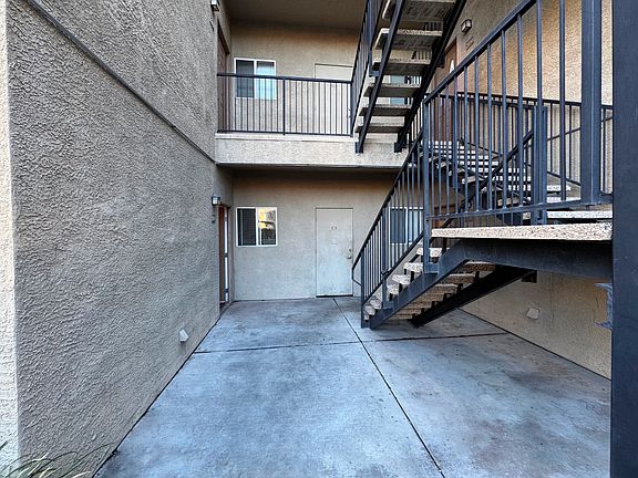 3rd image of 4400 S Jones Blvd Unit 1-1049