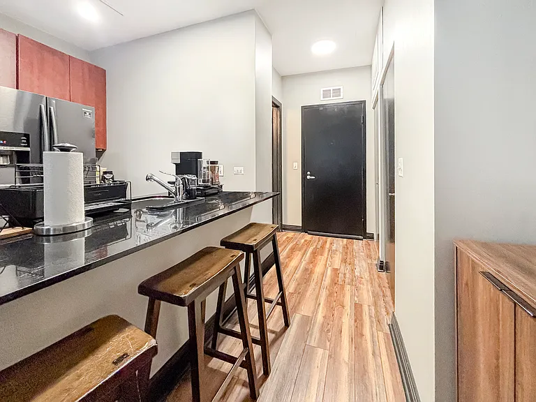 565 W Quincy St #802 — Photo 3
