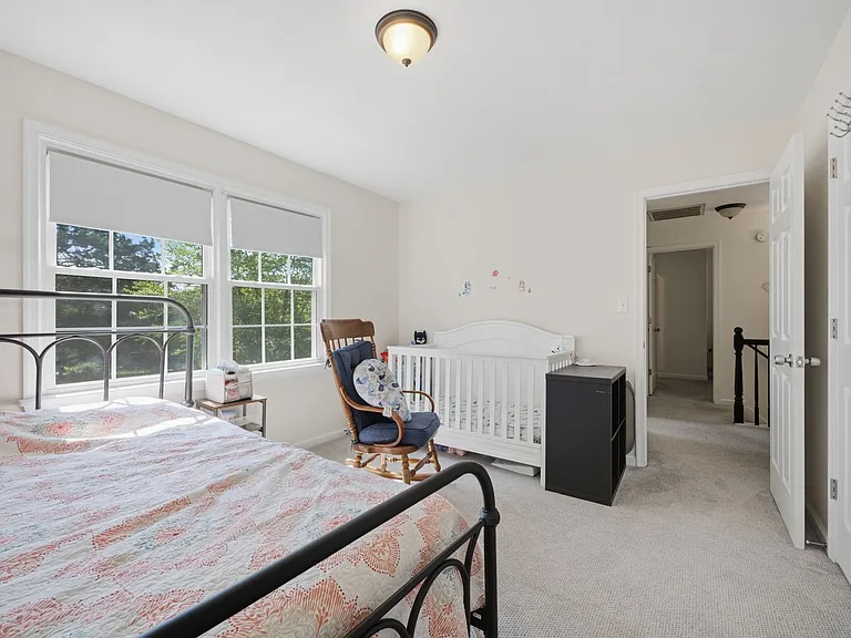 368 Gainsborough Rd — Photo 33