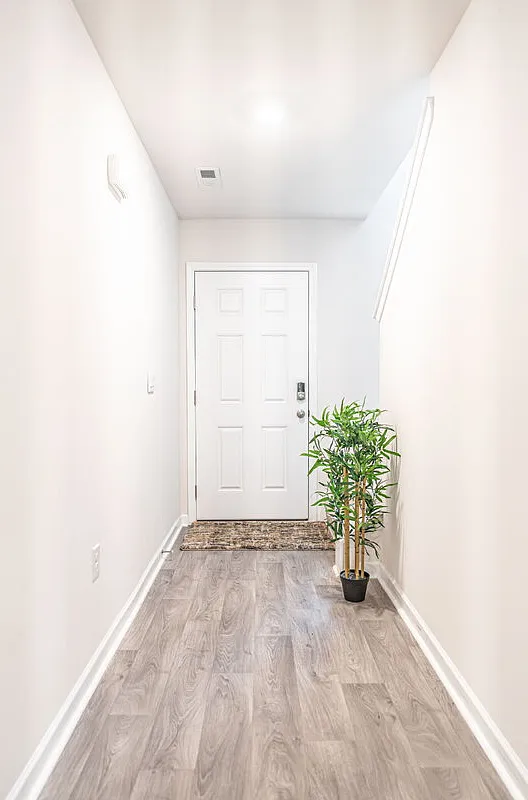3 bed, 2.5 bath, 1418 sqft, $1,800 — Photo 4