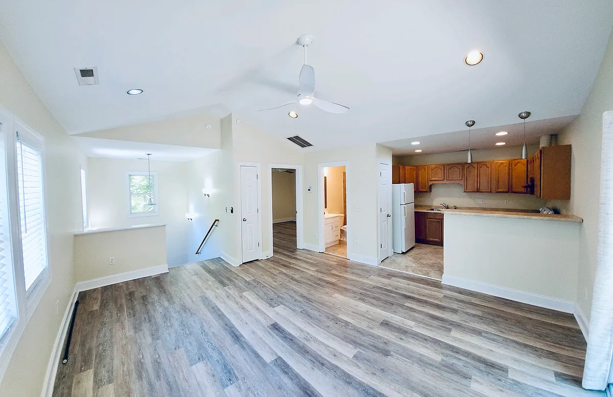 Building Photo - 4805 Greenway Ave #B