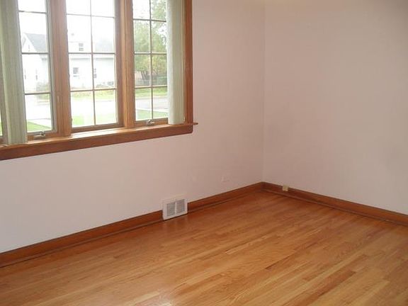 5th image of 3518 Scott St