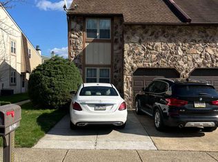 10215 Murty Ln, Philadelphia, PA 19116