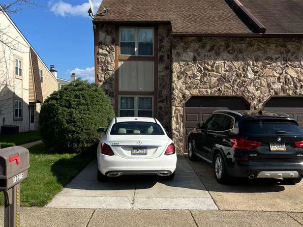 10215 Murty Ln, Philadelphia, PA 19116