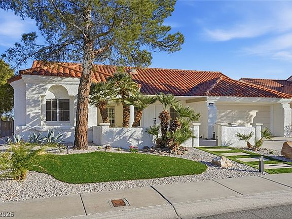 3rd image of 2920 Crown Ridge Dr