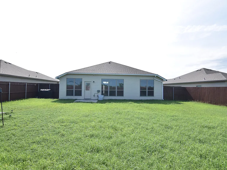 1250 Lakeway Crossing Dr — Photo 17