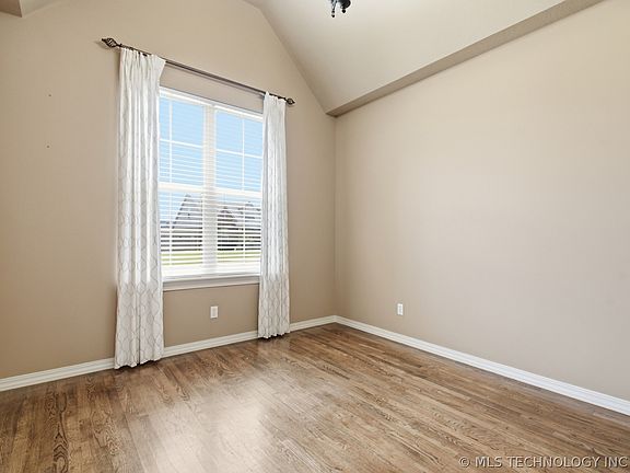 5th image of 18713 E 42nd Pl