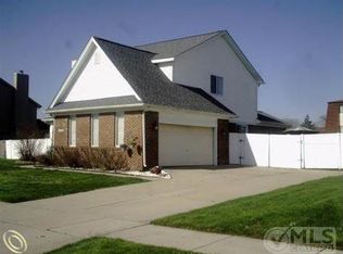 23180 Brentwood Dr, Brownstown Twp, MI 48183