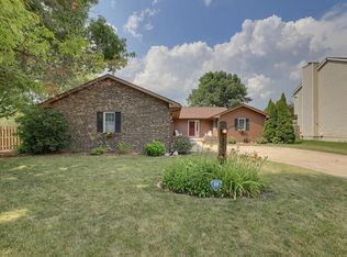 2914 Prairie Meadow Dr, Champaign, IL