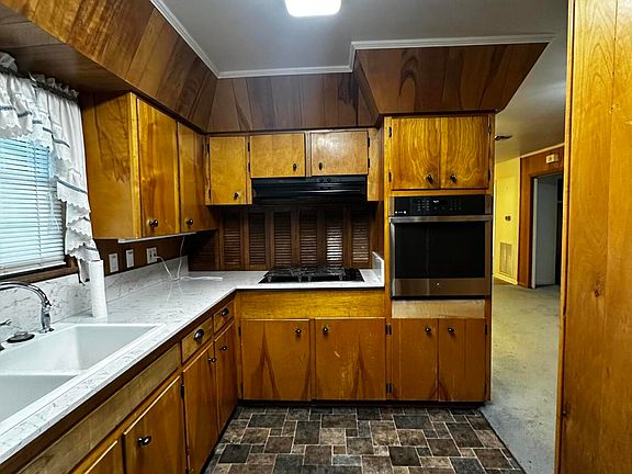 2nd image of 203 Broadmoor Blvd