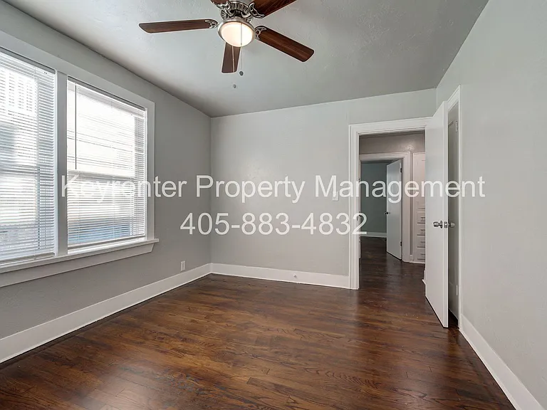 N Gatewood Ave Duplex — Photo 63