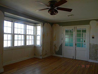 5th image of 302 S Oak St