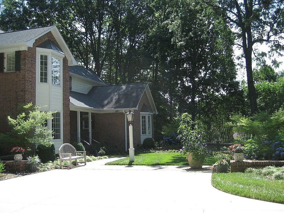 Front Entry Court