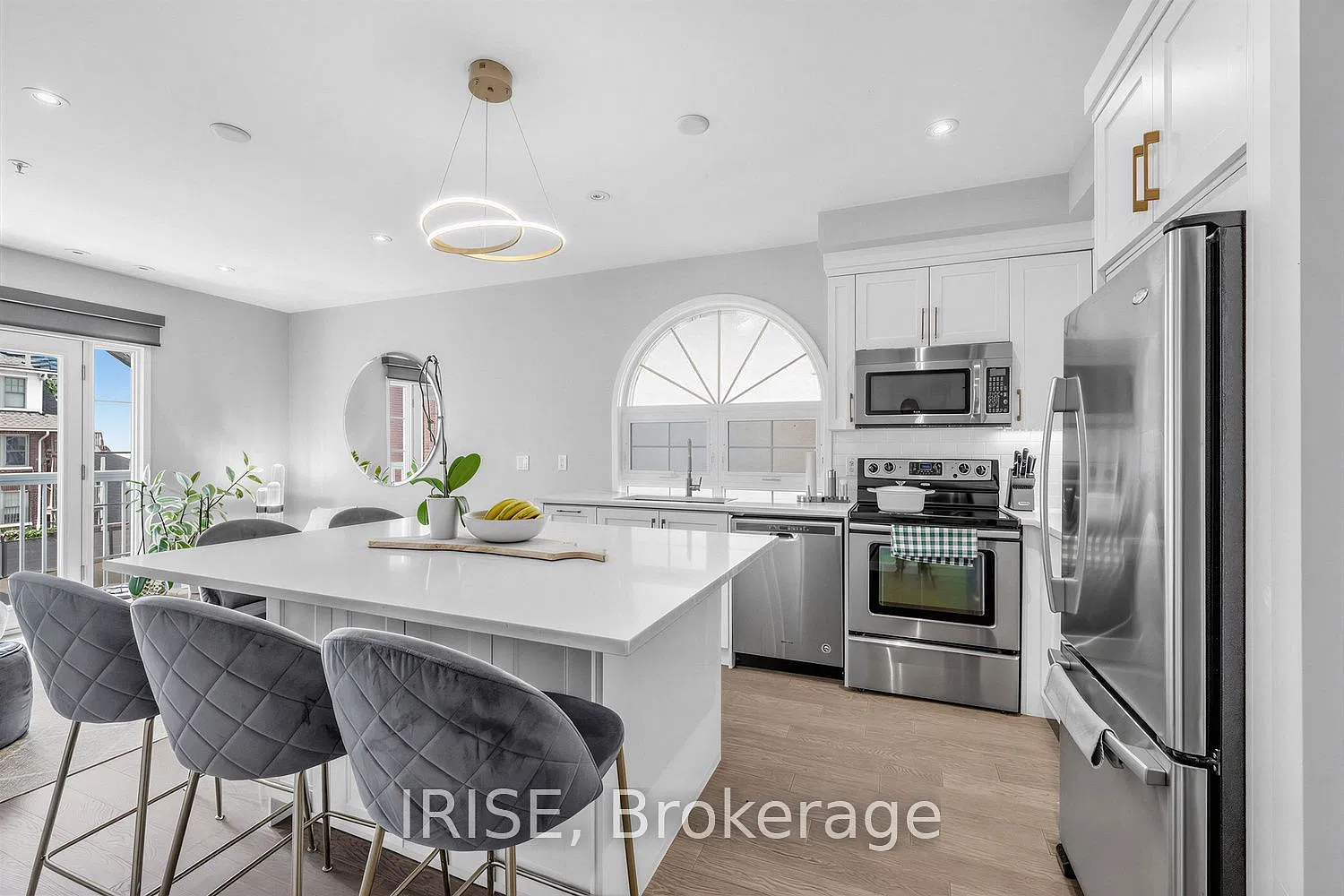 3 bed, $4,975 — Photo 1