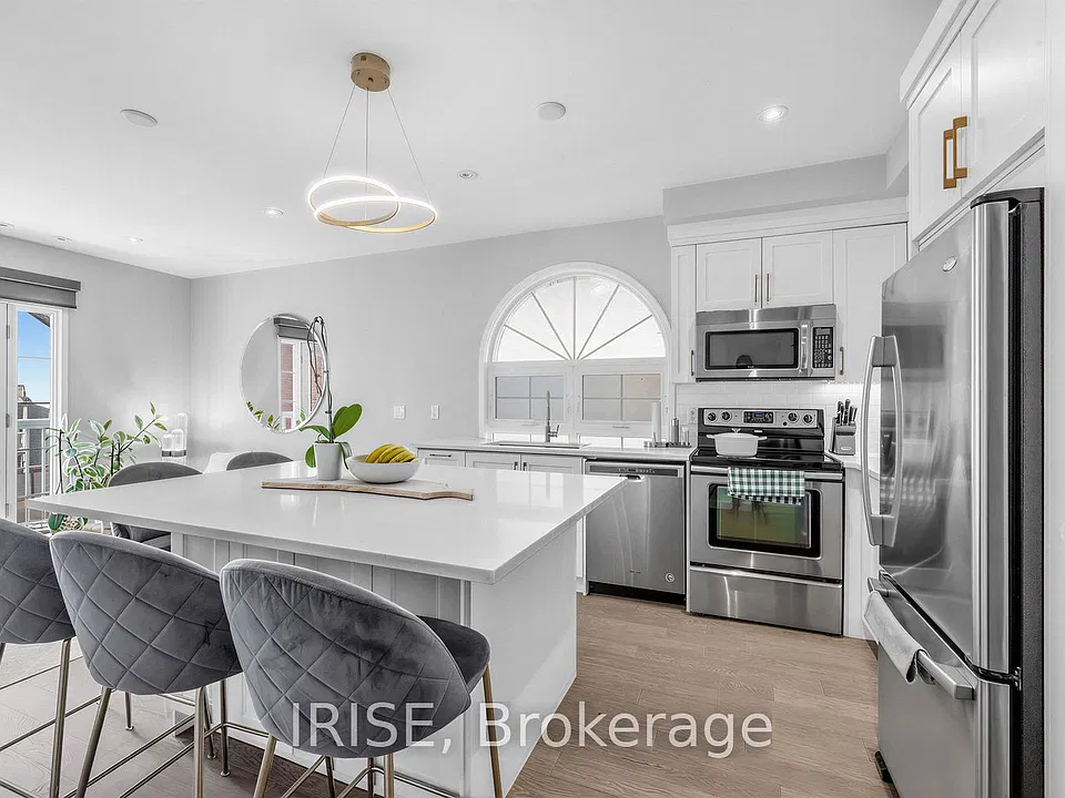 539 Jarvis St #Penthouse 8