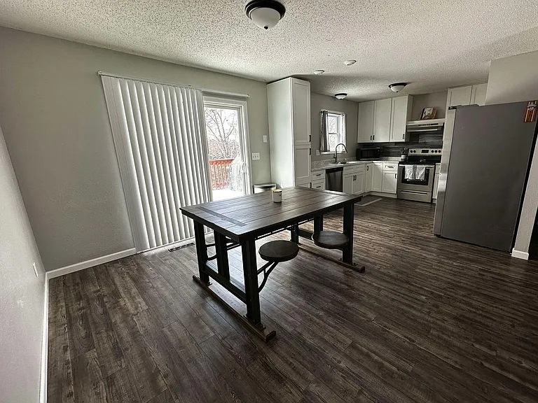 22615 Richmond Ln — Photo 7