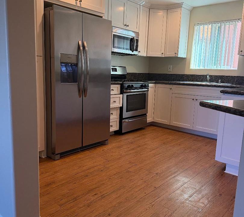 1st image of 221 Palm Ave
