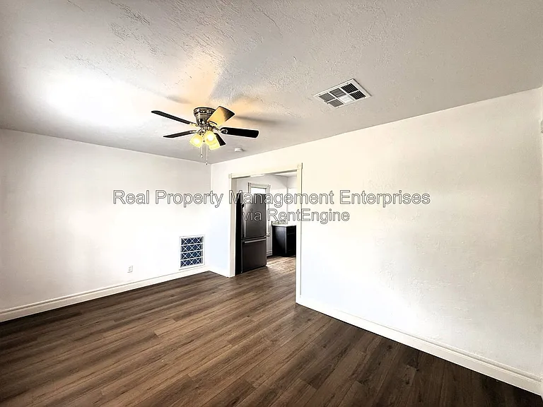 418 S Main Ave — Photo 3