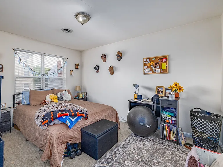 Walk to UC & UC Medical | 1BR/2BR Apartments — Photo 11
