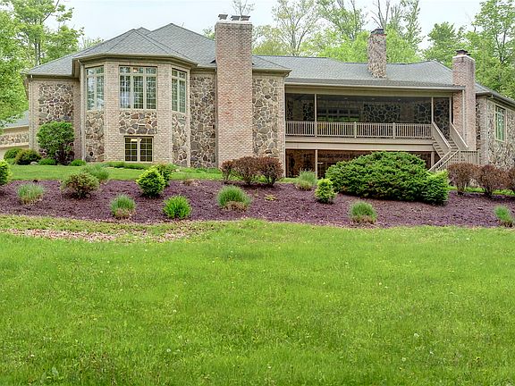 3rd image of 3049 Rainbow Ln