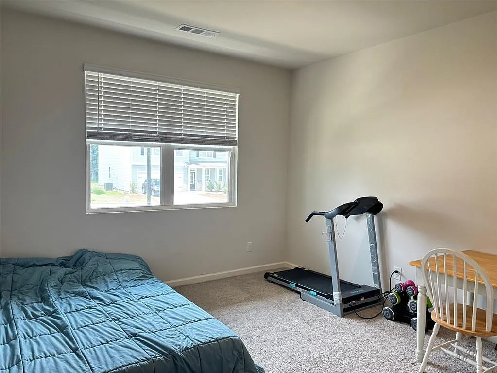 5 bed, 3.0 bath, 2835 sqft, $2,500 — Photo 3