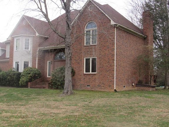 2nd image of 302 Shadowood Dr