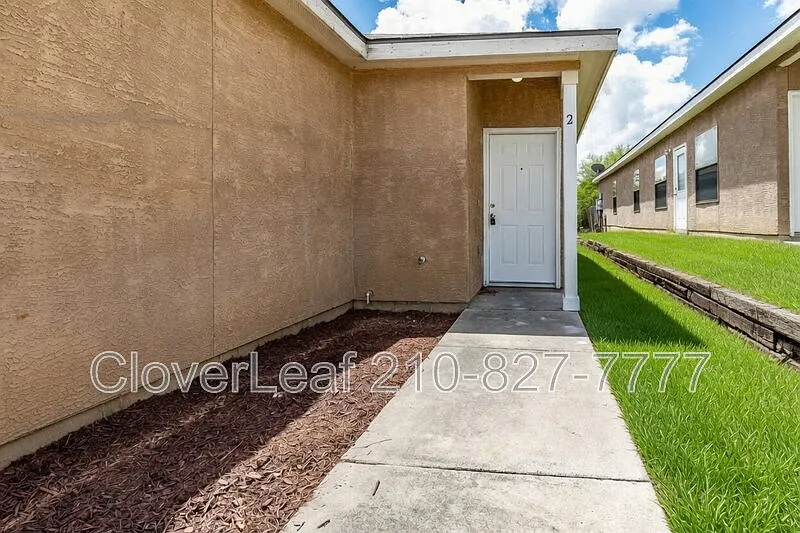 3 bed, 2.0 bath, 1219 sqft, $1,197 — Photo 2