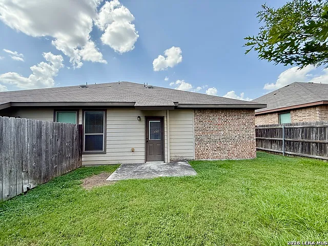 685 Creekside Cir — Photo 15