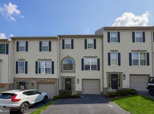 2722 Hunt Club Dr, York, PA 17402