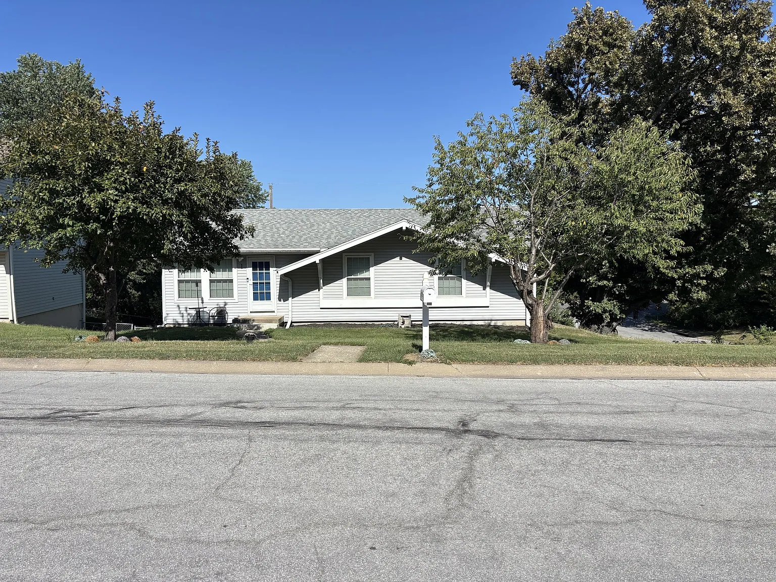 3 bed, 1800 sqft, $2,700 — Photo 1