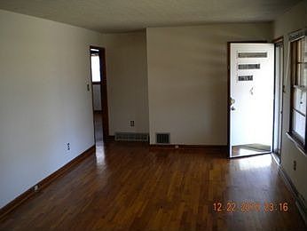 2nd image of 813 E Warren Ave