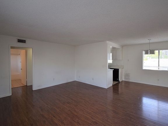 4th image of 12338 Oxnard St APT 205