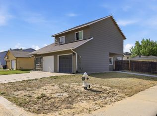 946 Fulton St, Mills, WY 82644