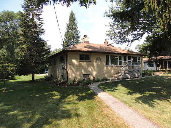 2nd image of 3543 Lake Dr