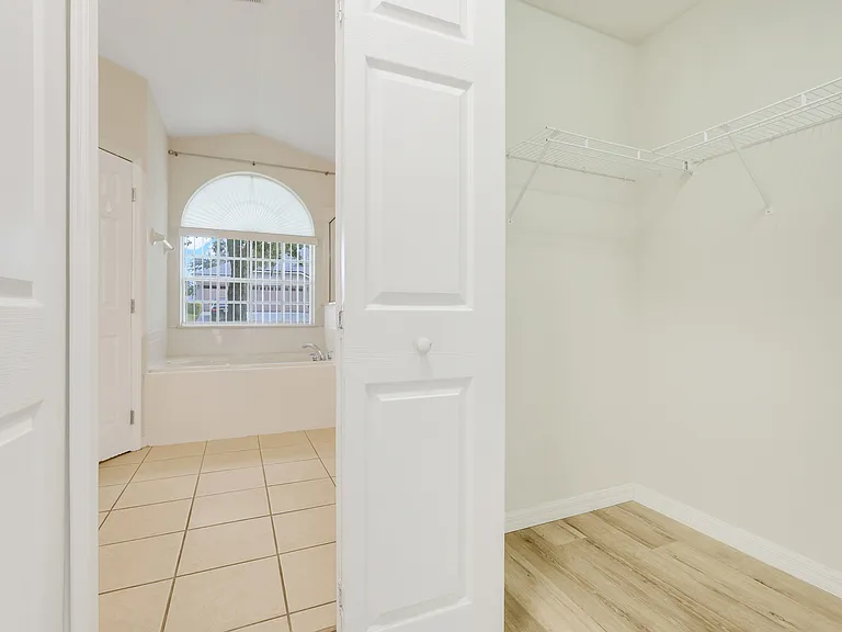 Double walk-in closets - Primary