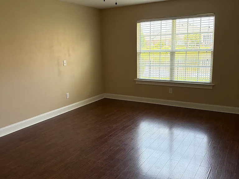 655 Uniola Dr — Photo 16
