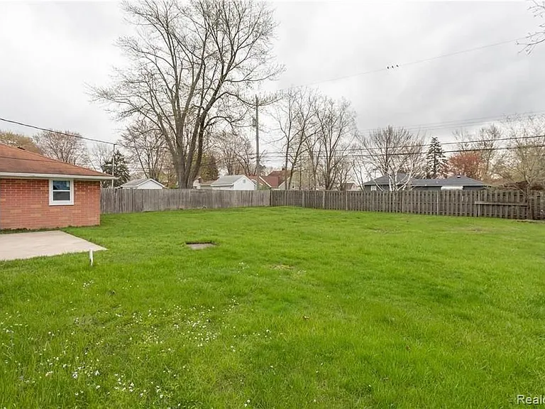 31733 Kathryn St — Photo 6