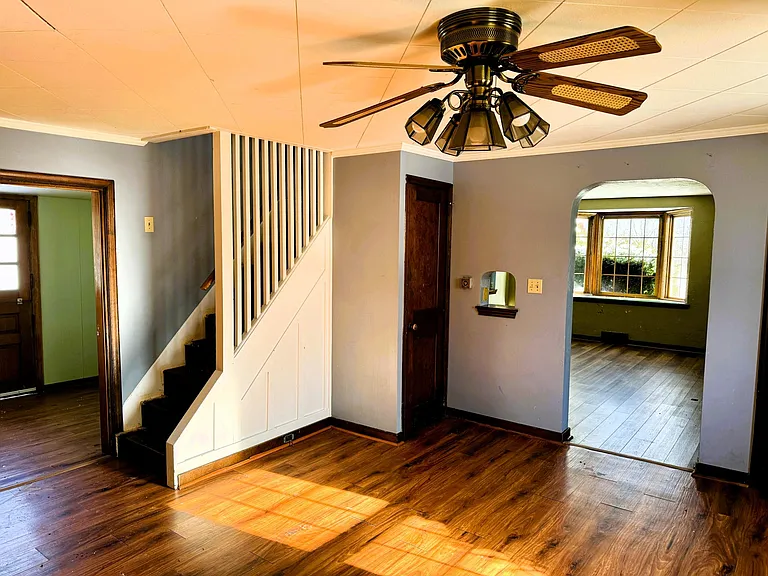 915 Perry Hwy — Photo 39