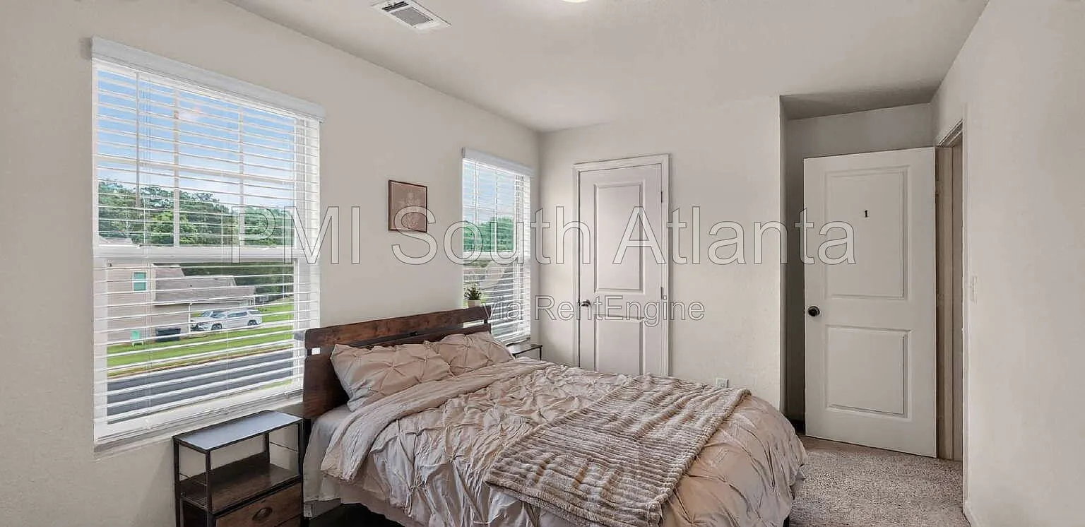 1 bed, 1.0 bath, $850 — Photo 2
