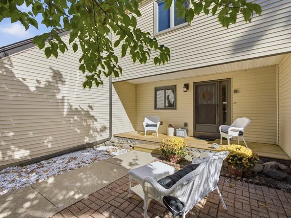 6 Clarendon Cmn, Franklin, MA 02038