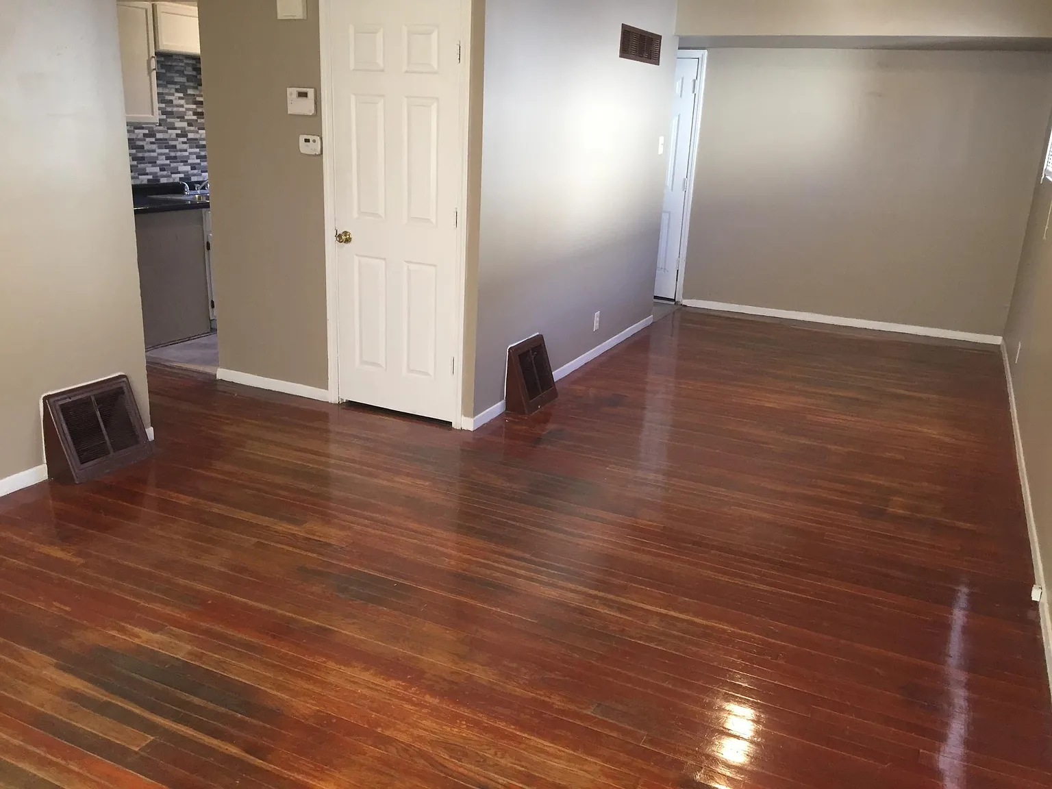 3 bed, 980 sqft, $1,500 — Photo 2