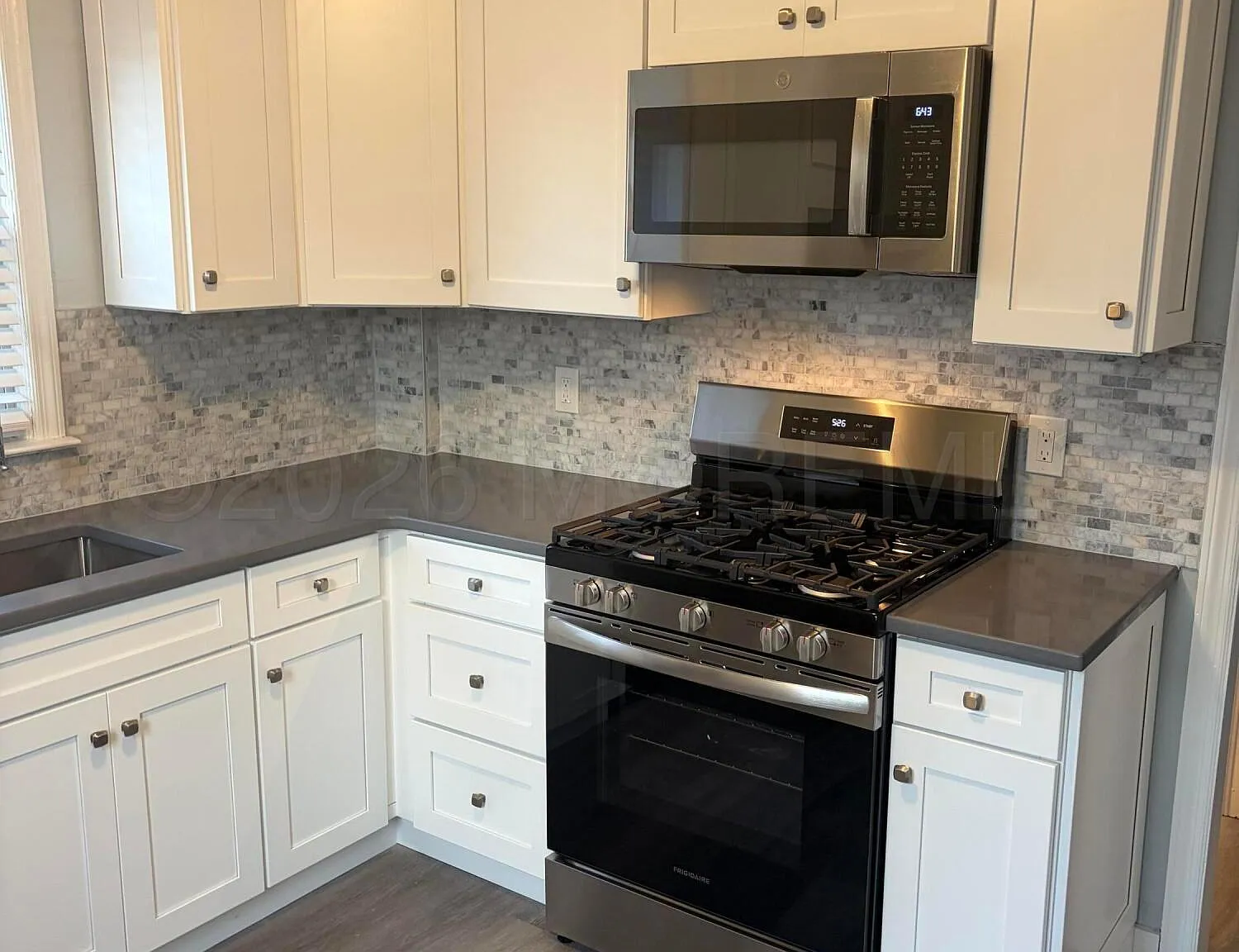 2 bed, 900 sqft, $3,500 — Photo 3