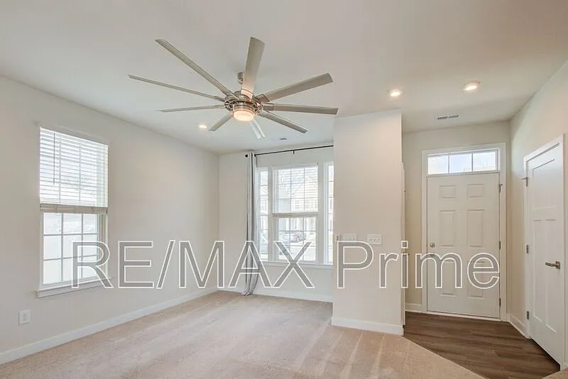 3 bed, 2.5 bath, 1280 sqft, $2,250 — Photo 2