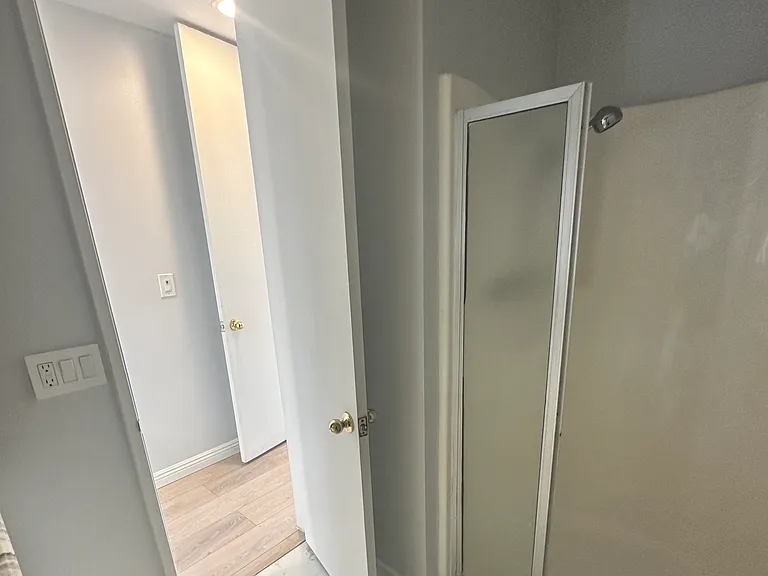 5950 Canterbury Dr — Photo 17
