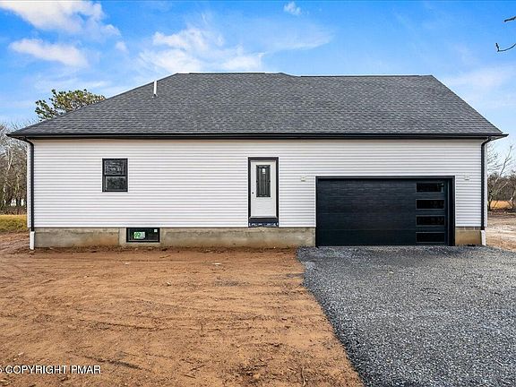 2nd image of 14 Denise Ct