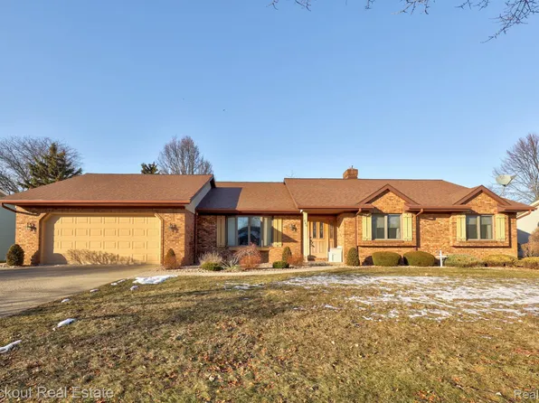 686 Willow Ln, Frankenmuth, MI 48734