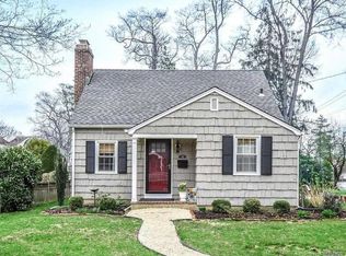 12 Kenworth Rd, Port Washington, NY 11050