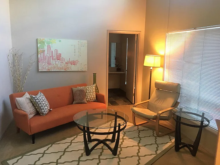 Capitol Steps Apartments & Furnished Suites — Photo 15