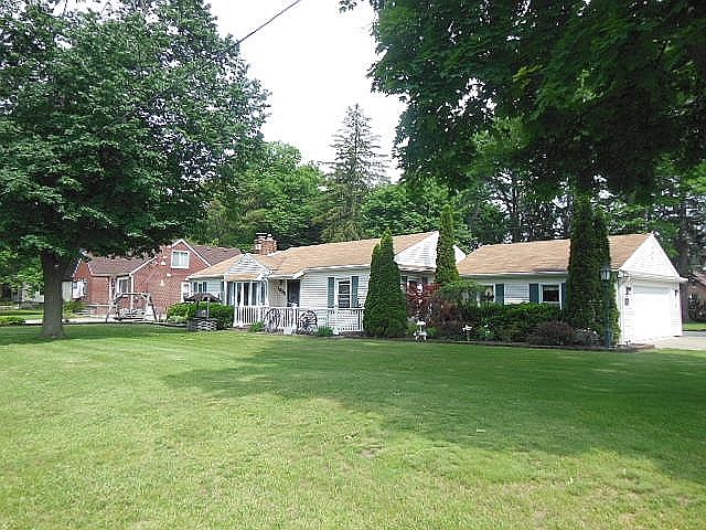 1st image of 1032 S Park Dr