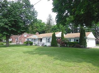 1032 S Park Dr, Temperance, MI 48182
